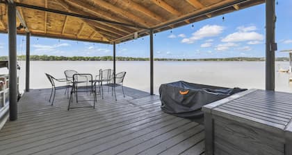 Waterfront Getaway on Lake Granbury! Pet Friendly, Lake Front with Boat House and Hot Tub!