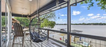 Waterfront Getaway on Lake Granbury! Pet Friendly, Lake Front with Boat House and Hot Tub!