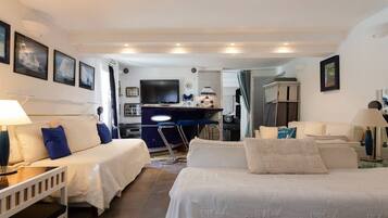 6 slaapkamers, een kluis op de kamer, een bureau