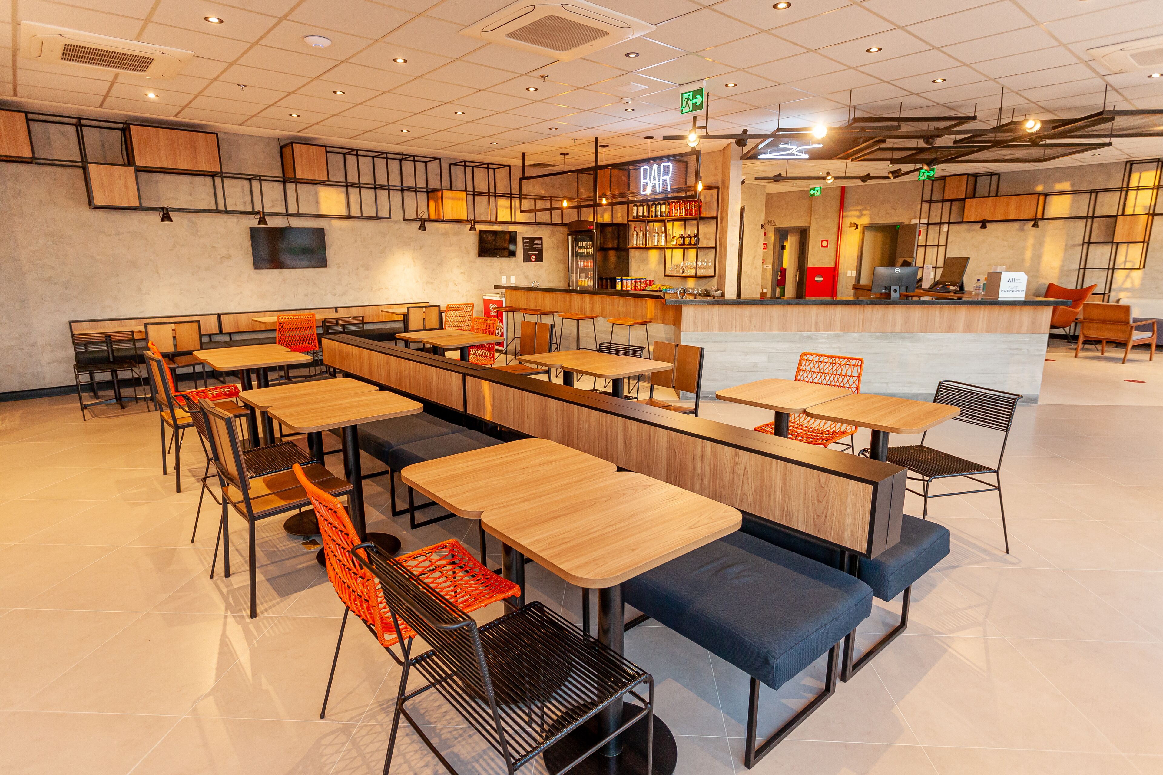 breakfast, lunch, dinner served; international cuisine