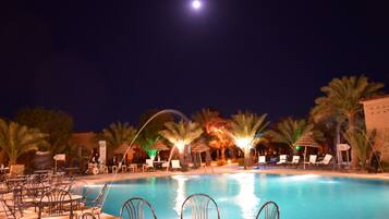 حمّام سباحة خارجي