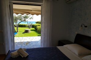 Iron/ironing board - Corfu Glyfada Villas (Corfu)