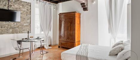 Leilighet – romantic | 1 soverom, sengetøy av topp kvalitet, dundyner og skrivebord