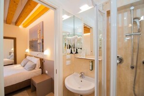 Bathroom - Leone Hotel (Venice)