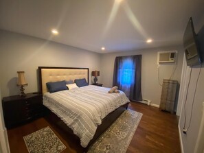 5 bedrooms, iron/ironing board, WiFi, bed sheets