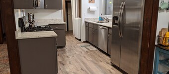 Whipple Vacay: Centrally located, walking distance to Yavapai medical center.