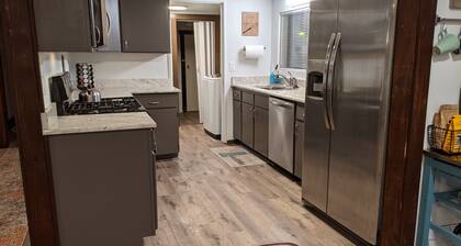 Whipple Vacay: Centrally located, walking distance to Yavapai medical center.