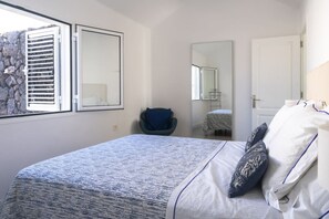 2 bedrooms, desk, iron/ironing board, free WiFi - Mercedes Rooms & Suites, Puerto del Carmen (Tías)