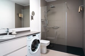 Shower, hair dryer, towels, soap - Beautiful house in Puerto del Carmen with large terrace and near the sea (Tías)