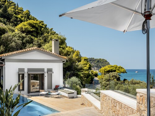 VinBlu Villa just a breath from the sea and the beautiful Agios Nikitas!