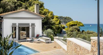 VinBlu Villa just a breath from the sea and the beautiful Agios Nikitas!