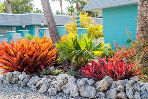 Property grounds - Beautiful Villa, Perfect Small Getaway. Close to beach, beach gear provided! (Anna Maria)