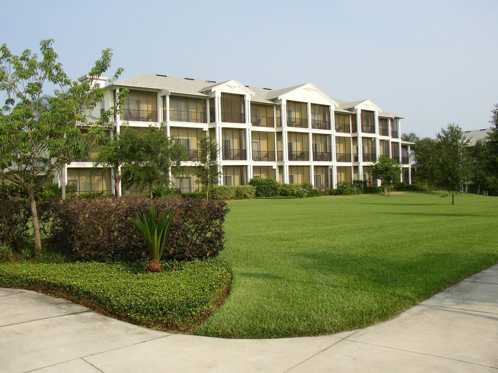 Middle Floor Condo on great Caribbean-Style Resort, Excellent Leisure Facilities