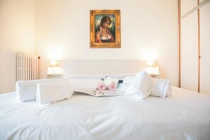 Familienapartment, Mehrere Schlafzimmer, Bergseite (Paradiso Al Mare shared pool) | 2 Schlafzimmer, WLAN, Bettwäsche