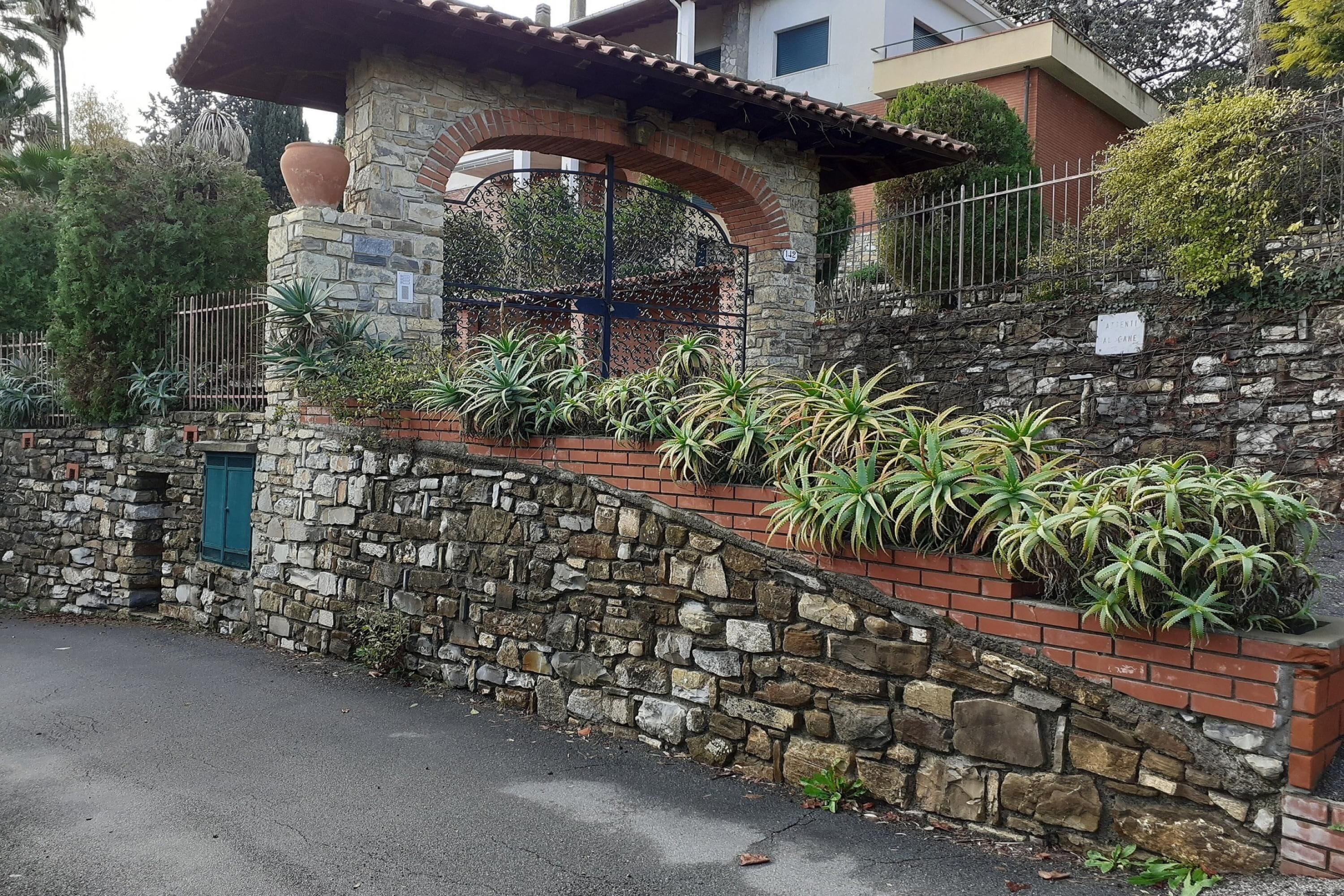 Apartament familiar, diversos dormitoris, al costat de la muntanya (Paradiso Al Mare shared pool) | Àrea exterior de l'allotjament