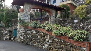 패밀리 아파트, 침실 2개, 발코니, 산비탈 (Paradiso Al Mare Terrace and Shared) | 숙박 시설 구내