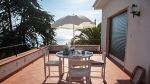 패밀리 아파트, 침실 2개, 발코니, 산비탈 (Paradiso Al Mare Terrace and Shared) | 테라스/파티오