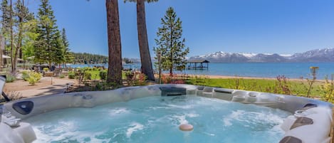 Tina de hidromasaje al aire libre