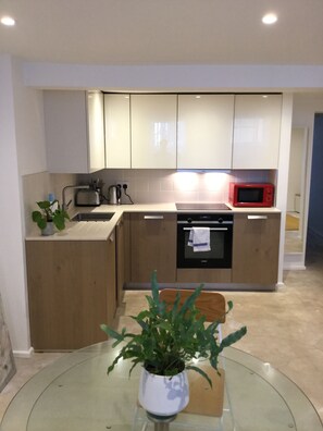 Placa de cocina y utensilios de cocina