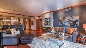 Smart TV, fireplace, stereo