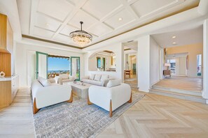 Télévision, cheminée, chaîne hi-fi, espaces bureaux