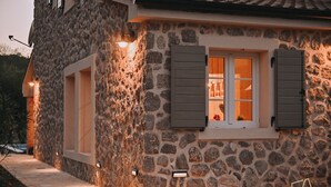 A stone building with a window and shutters, a pathway, and a satellite dish. - Charming stone house Villa Pepina (Risika)