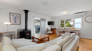 Télévision, cheminée