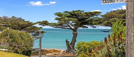 Utsikt mot strand/hav