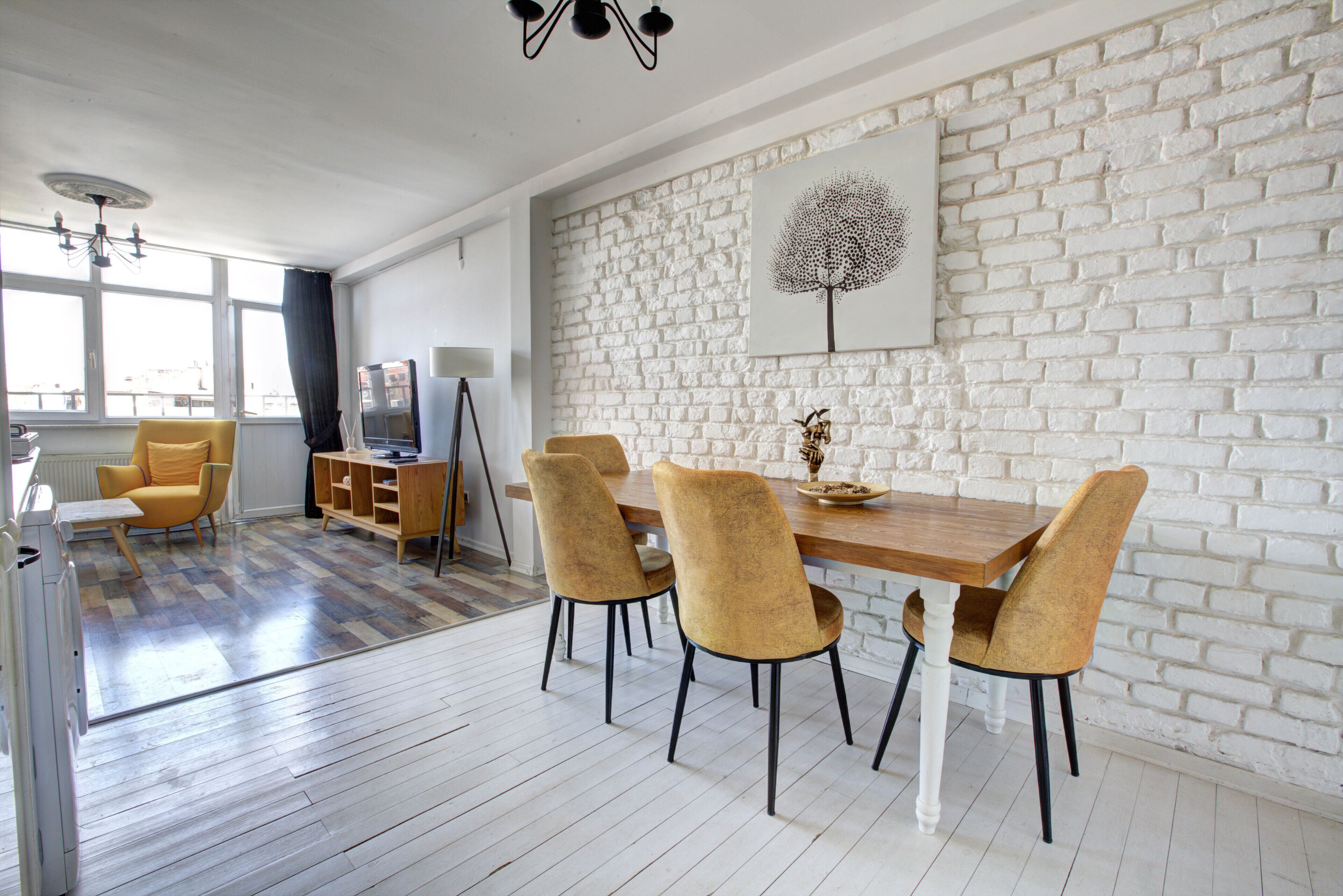 Premium Suite - Terrace With Sea View | Área de sala de estar | Televisión de pantalla plana de 39 pulgadas con canales por cable 