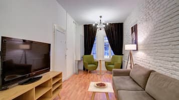 Comfort Suite - 1+1 Apartment | Living area | 39-inch flat-screen TV with cable channels