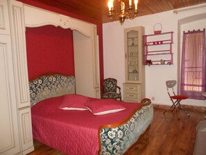 2 bedrooms, travel crib, free WiFi, bed sheets - Beautiful family suite for 5 people (Donzère)
