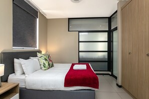 Classic Apartment | 1 bedroom, laptop workspace, iron/ironing board, free WiFi - The Vantage Unit 12 (Johannesburg)