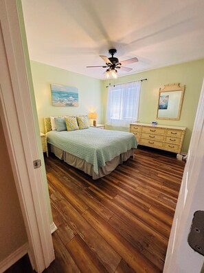 3 bedrooms, desk, free WiFi, bed sheets