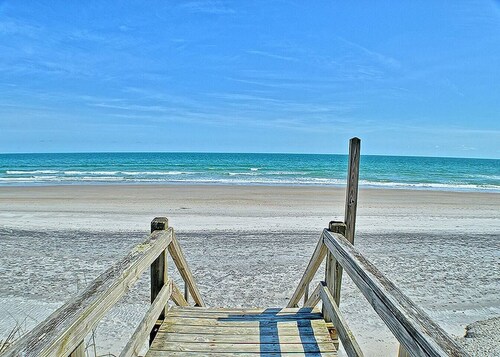 5 BD 4.5 BA sleeps 15, oceanviews/hot tub/elevator