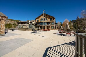 Outdoor dining - Condo w/ Bright & Open Layout & Close to River Run & Lakeside Village! (Keystone)