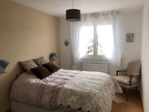 1 chambre, chambres insonorisées, fer et planche à repasser