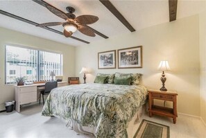 2 bedrooms, free WiFi, bed sheets - Comfy Florida Condo near Beach in Bradenton Florida (Bradenton)