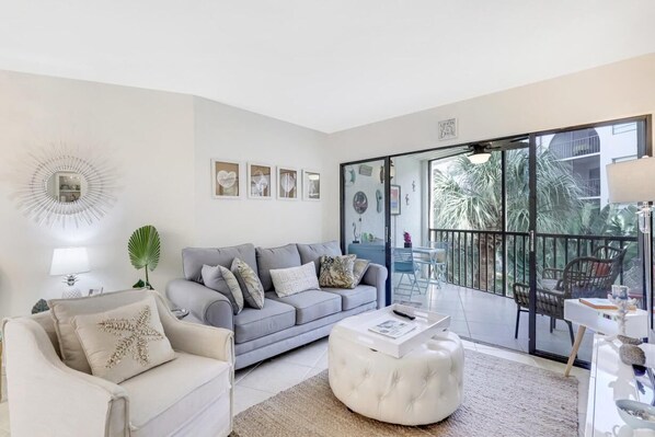 Condo, 1 King Bed with Sofa bed (Beautiful condo with pools, spas, ten) | Living room