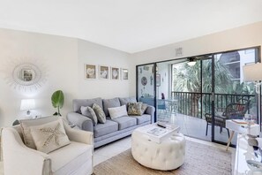 Condo, 1 King Bed with Sofa bed (Beautiful condo with pools, spas, ten) | Living room - Beautiful Condo With Pools, Spas, Tennis and Dining (Marco Island)