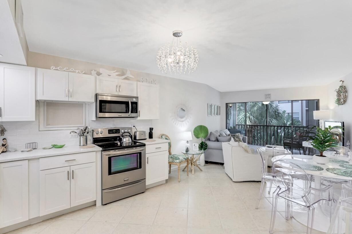 Condo, 1 King Bed with Sofa bed (Beautiful condo with pools, spas, ten) | Private kitchen