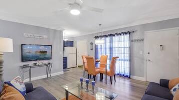 Kondominium, Beberapa Tempat Tidur (Seabreeze West A-6) | Tempat makan