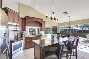 Ferienhaus, Mehrere Betten (Southern exposure waterfront home wit) | Eigene Küche