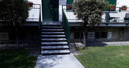 Leo's house - house with two apartments 100 meters from the lake