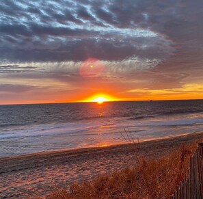 A sunset over the ocean with a beach in the foreground. - Bethany Beach/Bishop's Landing: Family-friendly retreat with relaxing pond view! (Millville)
