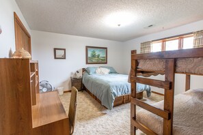5 habitaciones, escritorio, tabla de planchar con plancha y wifi gratis