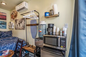 Interior - EADO MicroLuxe Container 10 - 2 km from FIFA Fest (Houston)