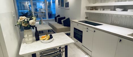 Kühlschrank, Ofen, Herdplatte, Geschirrspüler