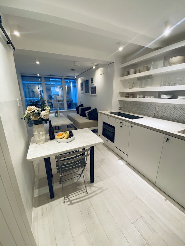 Frigorífic, forn, placa de cuina i rentaplats