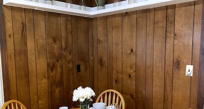 King Family Farmstead- Spacious family home