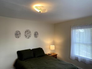 3 bedrooms, desk, iron/ironing board, free WiFi